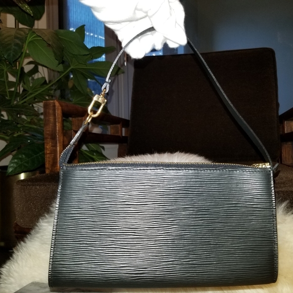LOUIS VUITTON EPI POCHETTE Black hand bag - Picture 2 of 14